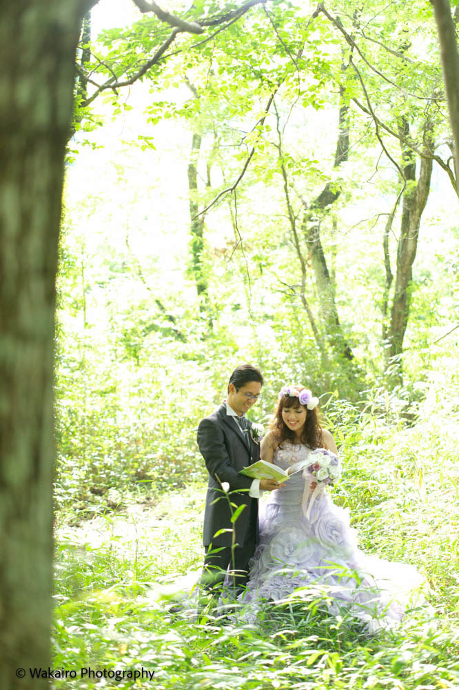 東京都での結婚式の出張写真撮影 - 林の中で